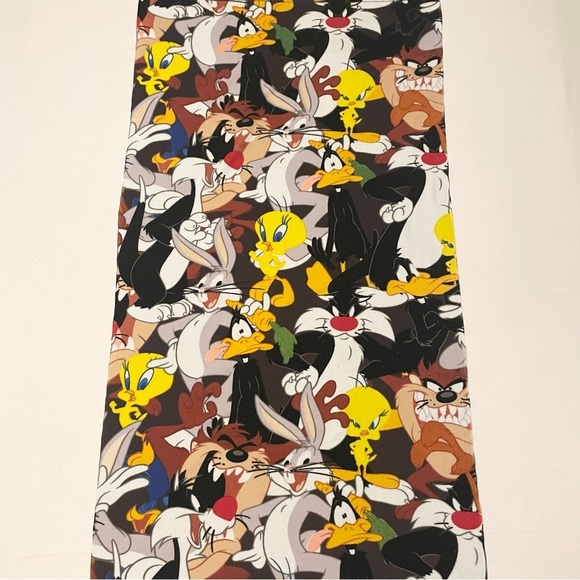 Looney Tunes Character Towel Bugs Bunny Sylvester Tasmanian Devil Tweety - Picture 1 of 16
